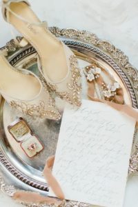 vassoio e scarpe vintage anello di fidanzamento