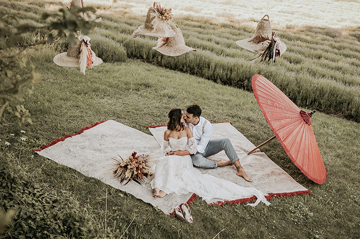 destination wedding in italy, country wedding inspiration, boho wedding inspo, matrimonio all'aperto, matrimonio photobooth, wedding elopment in italy,